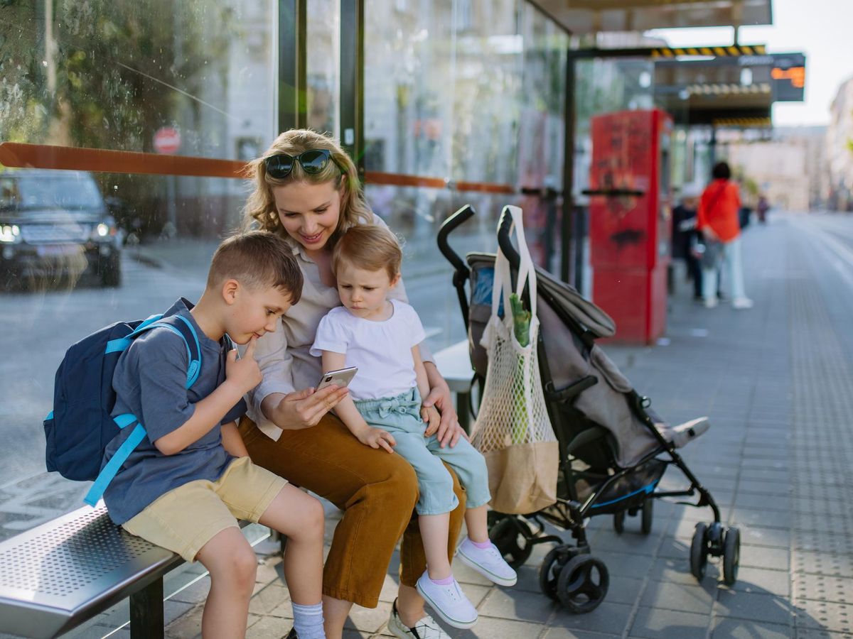 Podróż busem do Holandii z dzieckiem – foteliki, przepisy i praktyczne wskazówki