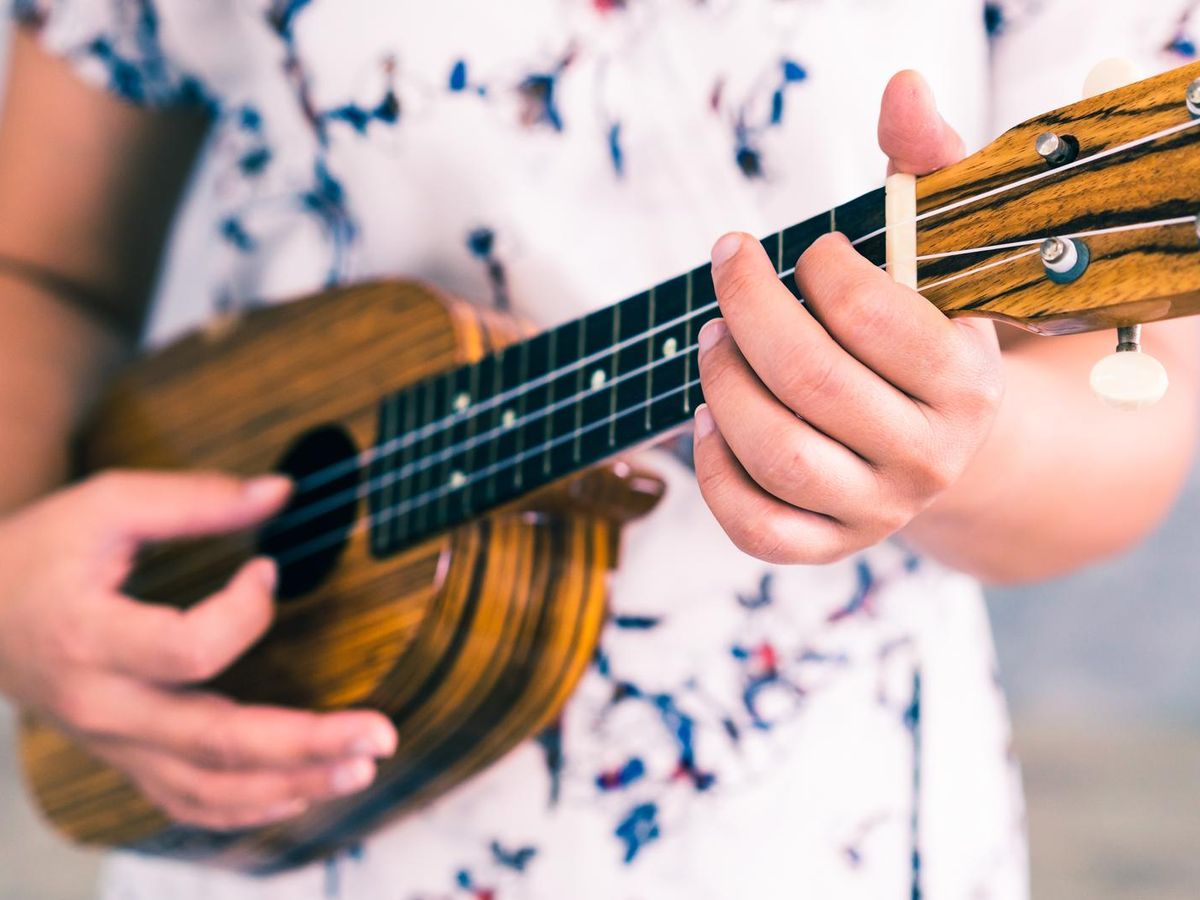 Jak zacząć grać na ukulele i opanować podstawy instrumentu